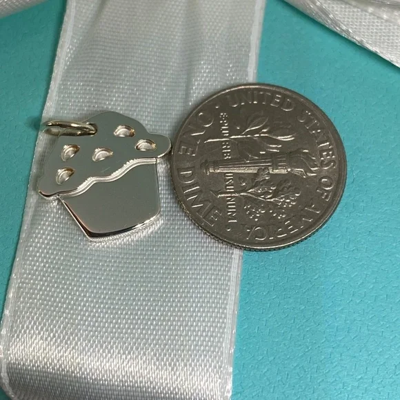 Tiffany & Co Love Muffin charm 925 silver NWT - Picture 3 of 4